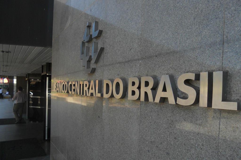 Opostos se opõem: inflação para cima e perspectivas de crescimento para baixo
