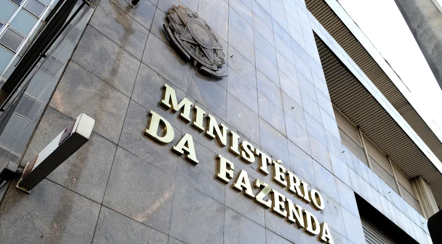 Carta do Economista: Crescimento menor no Ocidente e desconfiança com o Novo Arcabouço Fiscal